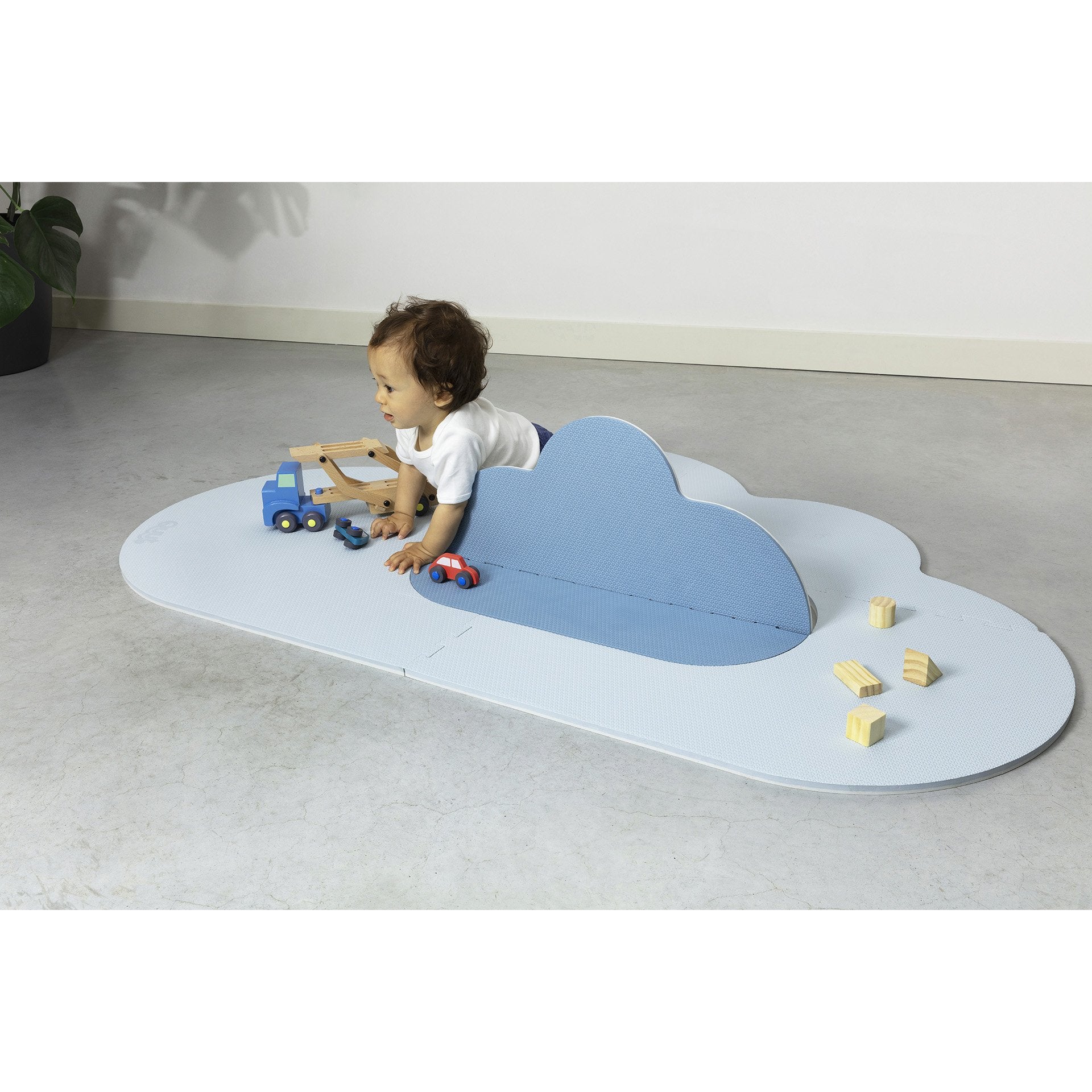 quut-playmat-head-in-the-clouds-s-145-x-90cm-dusty-blue- (9)