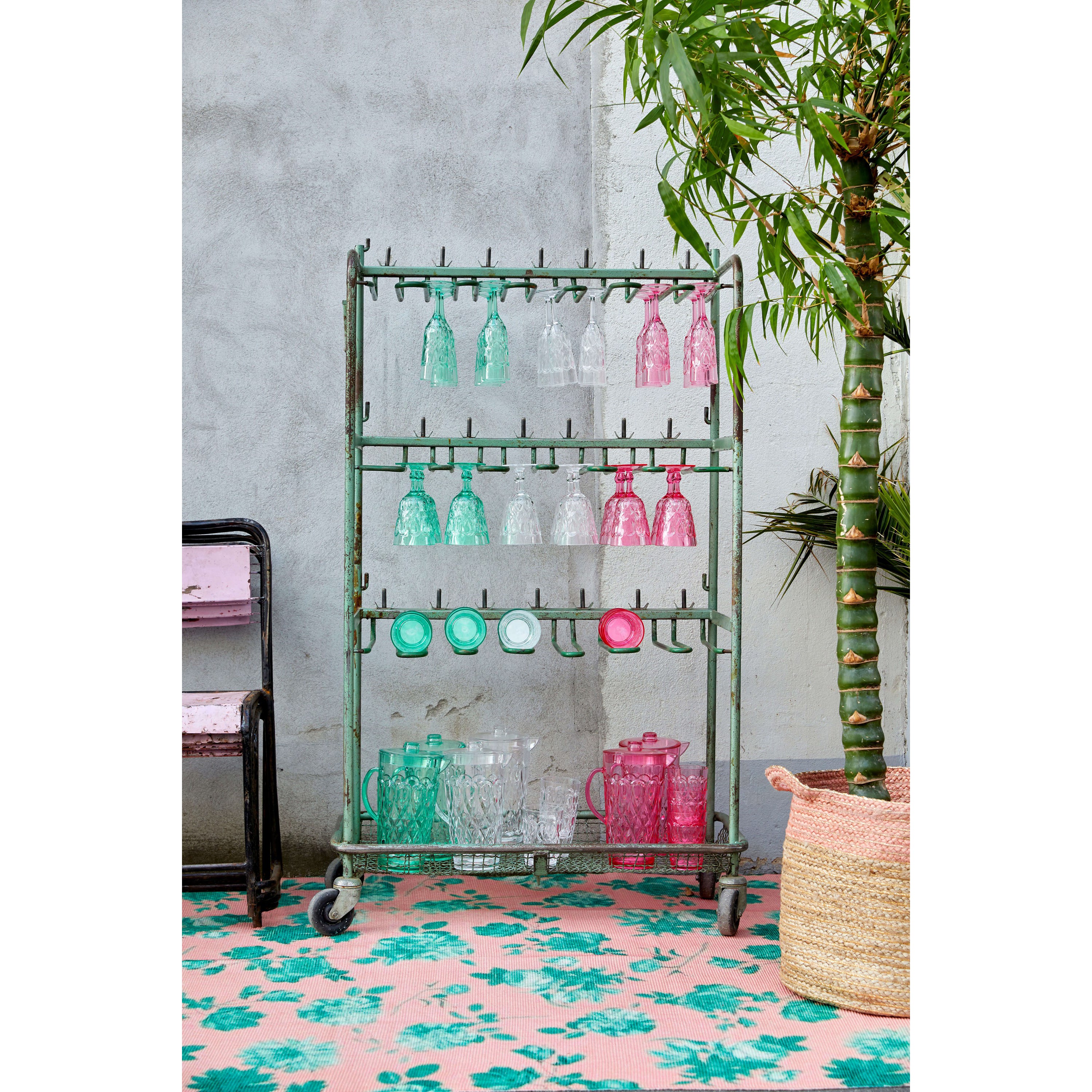 rice-dk-acrylic-wine-glass-in-mint-with-swirly-embrossed-detail-rice-hsglw-swmi- (3)