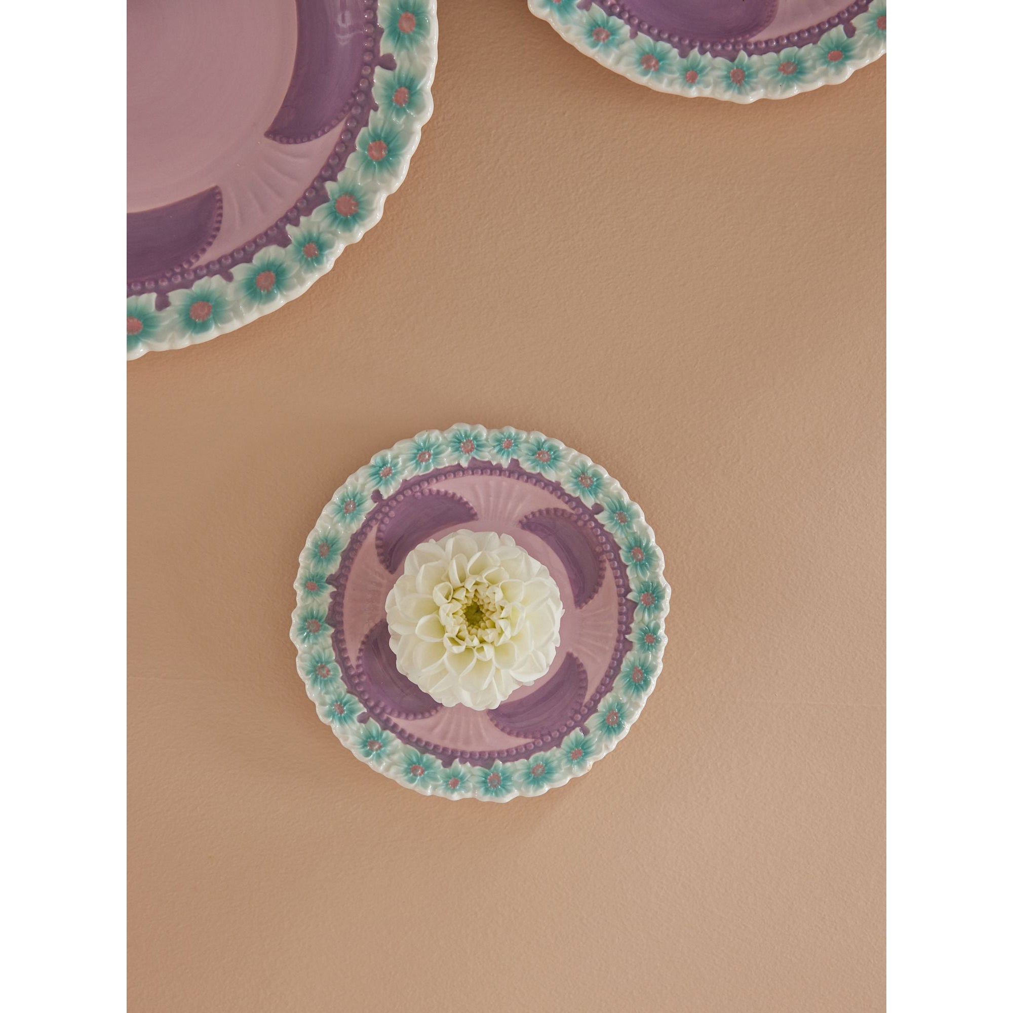 rice-dk-ceramic-cake-plate-with-embossed-flower-design-lavender-rice-cecpl-eml-