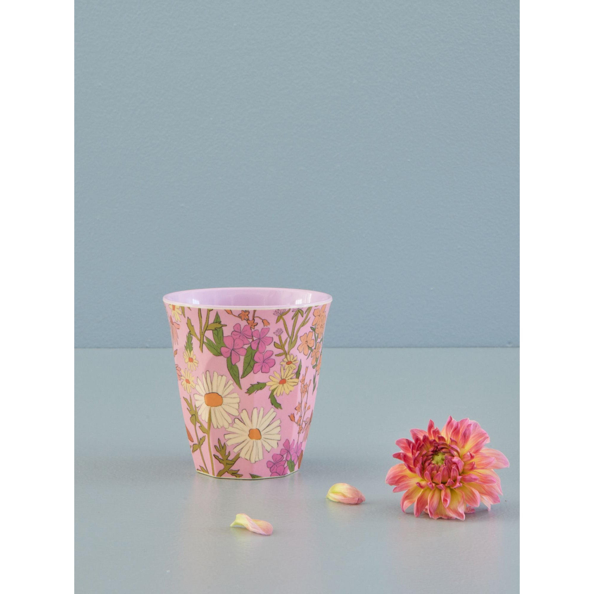 rice-dk-melamine-cup-with-daisy-dearest-print-two-tone-medium-rice-melcu-dade