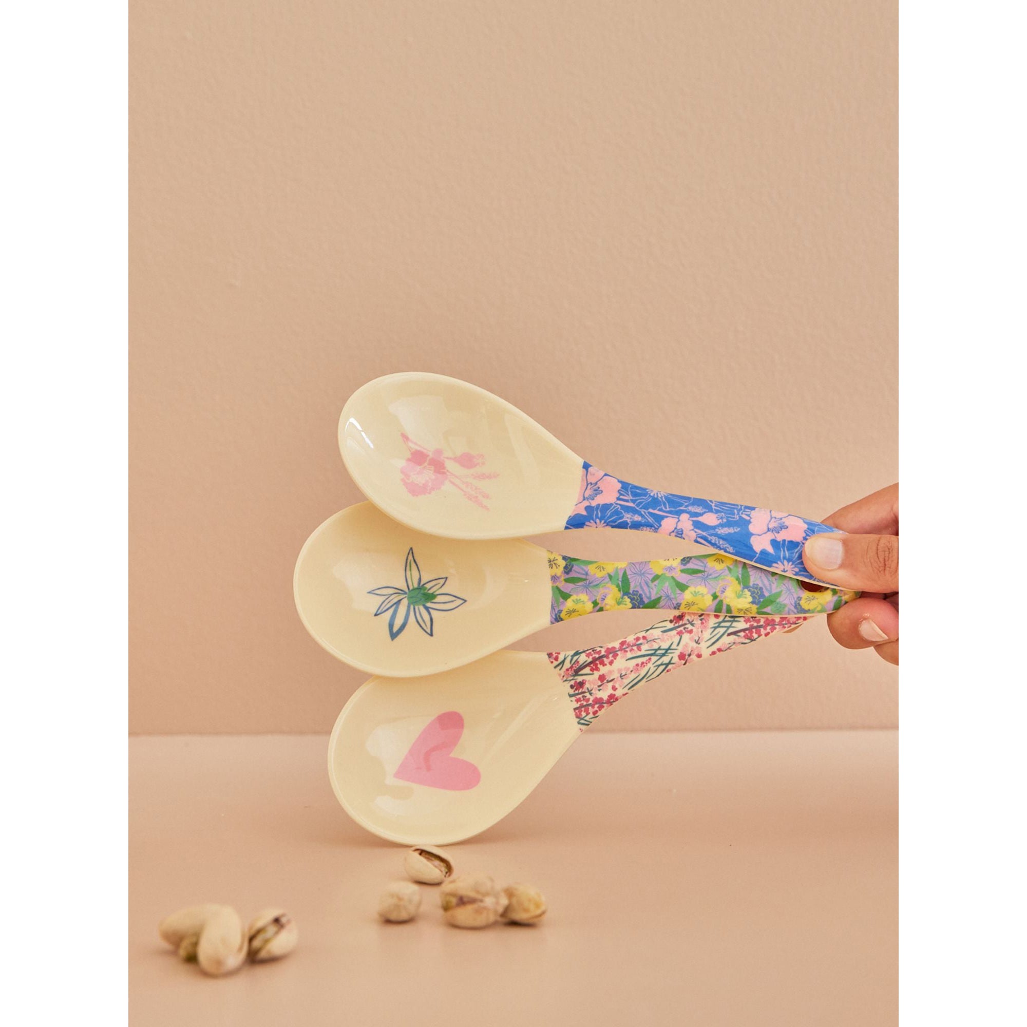 rice-dk-melamine-salad-spoon-in-poppi-love-prints-rice-mesal-ss23xcppolo-
