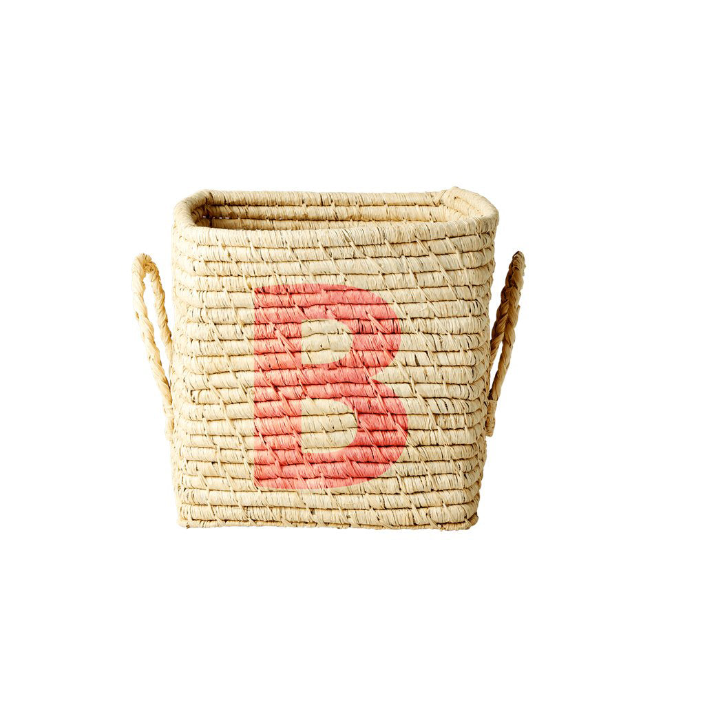 rice-dk-raffia-square-basket-with-painted-letter-b-rice-bsrat-20b-01