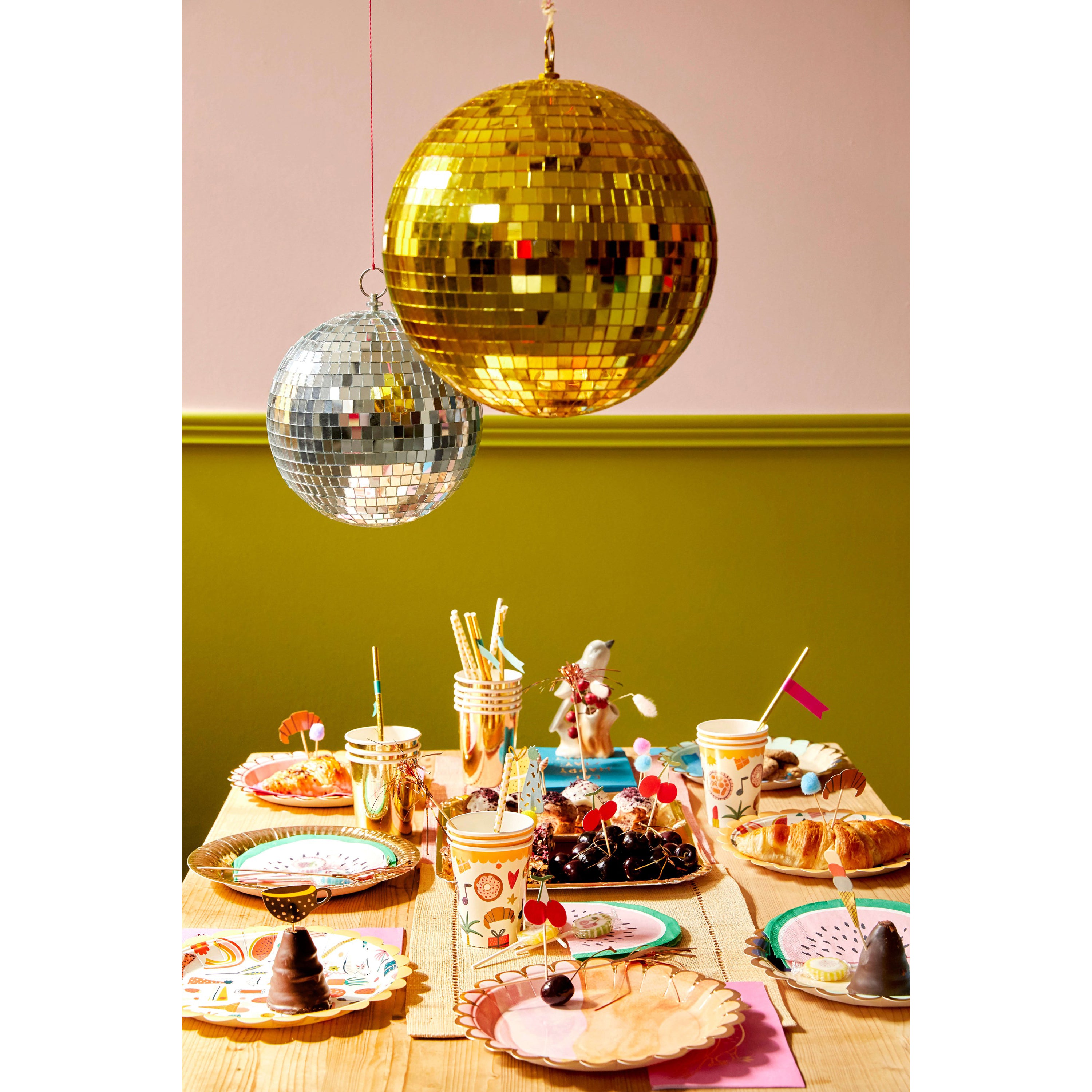 rice-dk-rectangular-paper-serving-dishes-in-gold-4pcs-large-rice-pardi-lgol- (3)