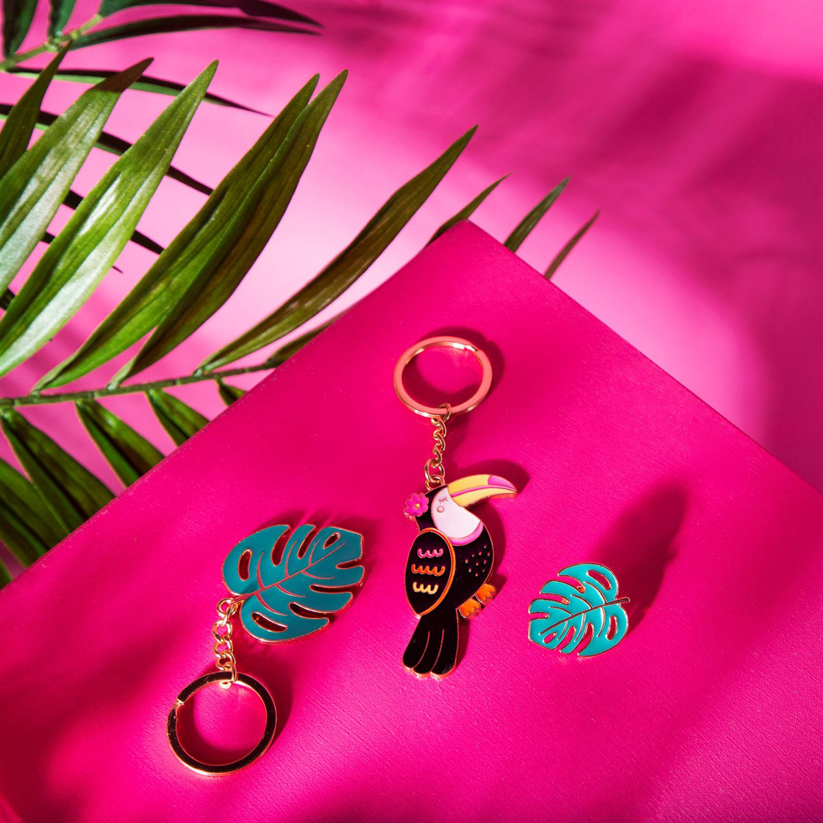 rjb-stone-tkiki-toucan-enamel-keyring- (2)