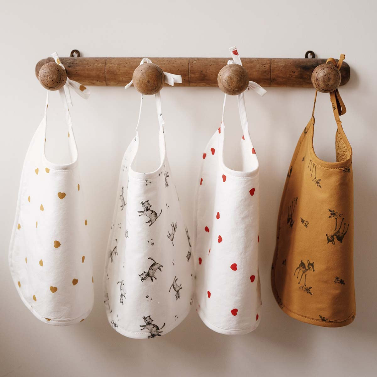 rose-in-april-anna-printed-bib-mustard-heart-light-pink-ria-art000000797 (4)