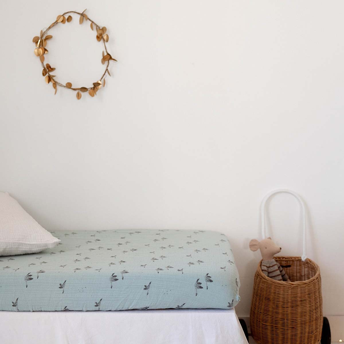 rose-in-april-fitted-sheet-goose-olivia-print-blue-ria-art000000753 (2)