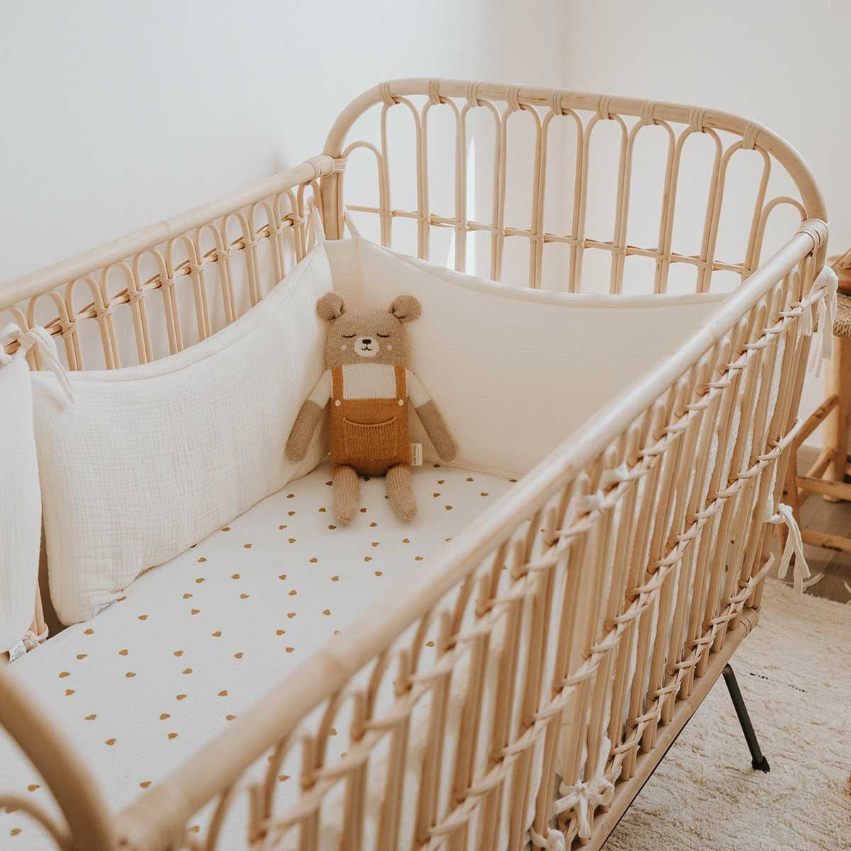 rose-in-april-fitted-sheet-mustard-heart-print-ecru-ria-art000000702 (2)