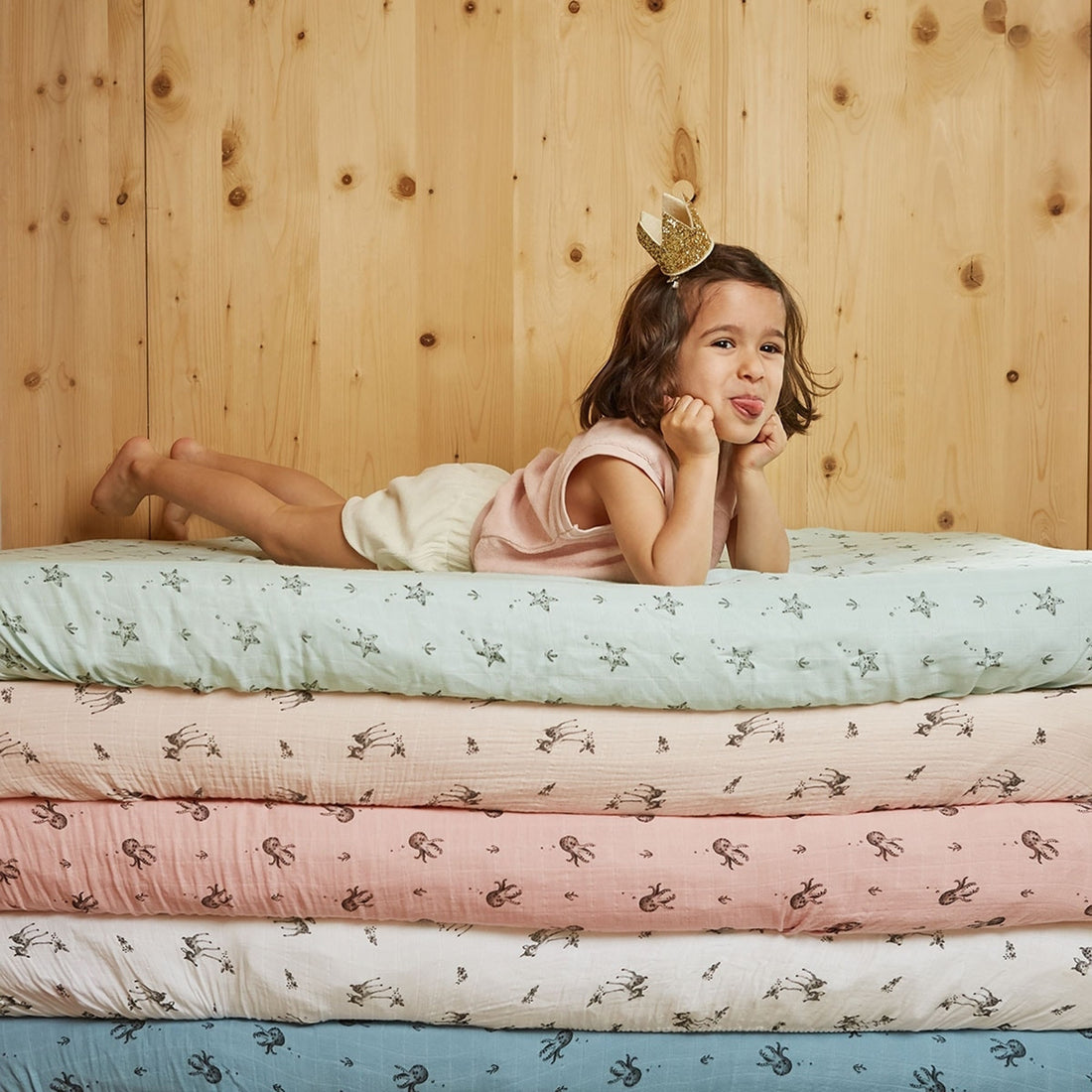 rose-in-april-fitted-sheet-olivia-fawn-print-ecru- (5)