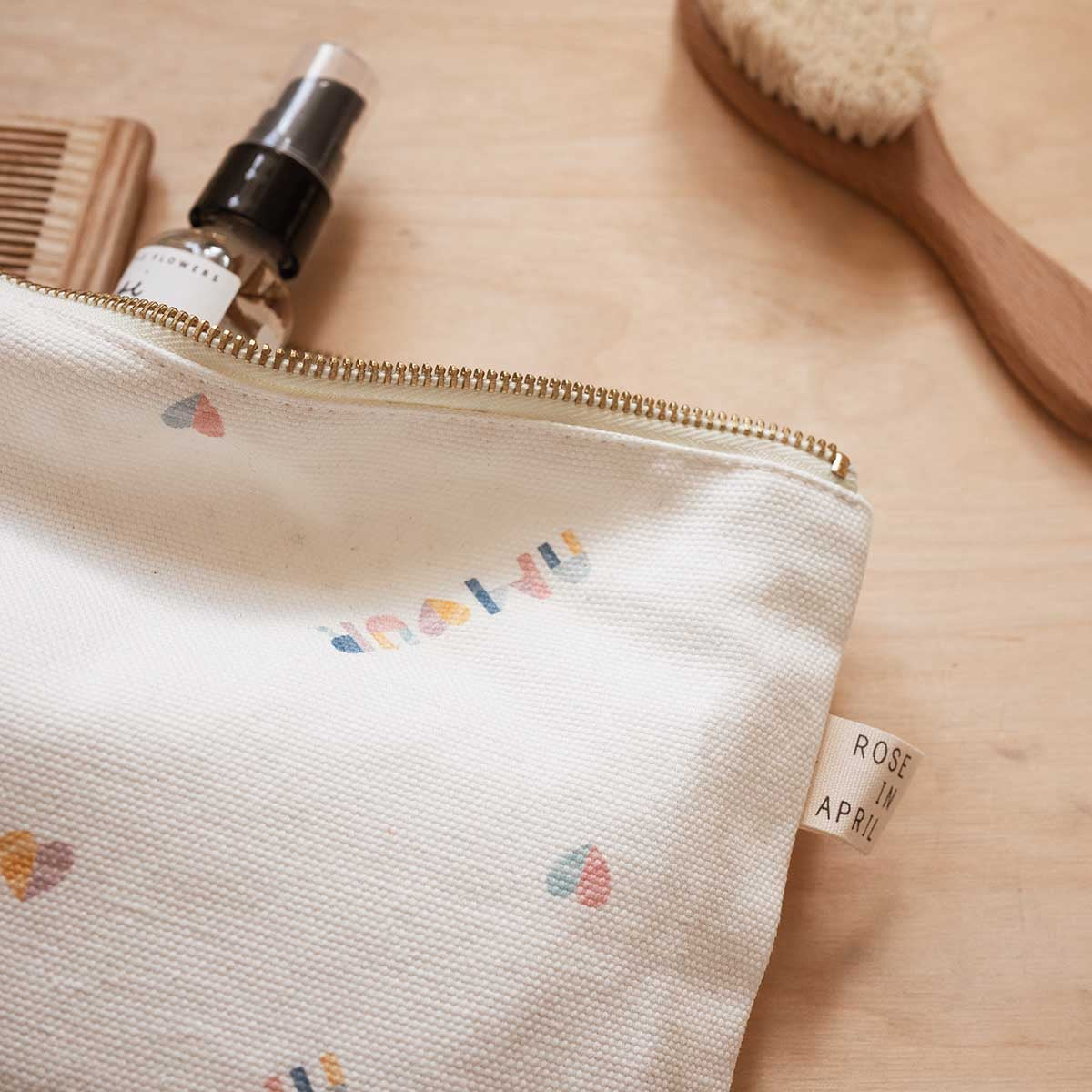 rose-in-april-lili-pouch-heart-print-amour-ria-art000000923 (2)