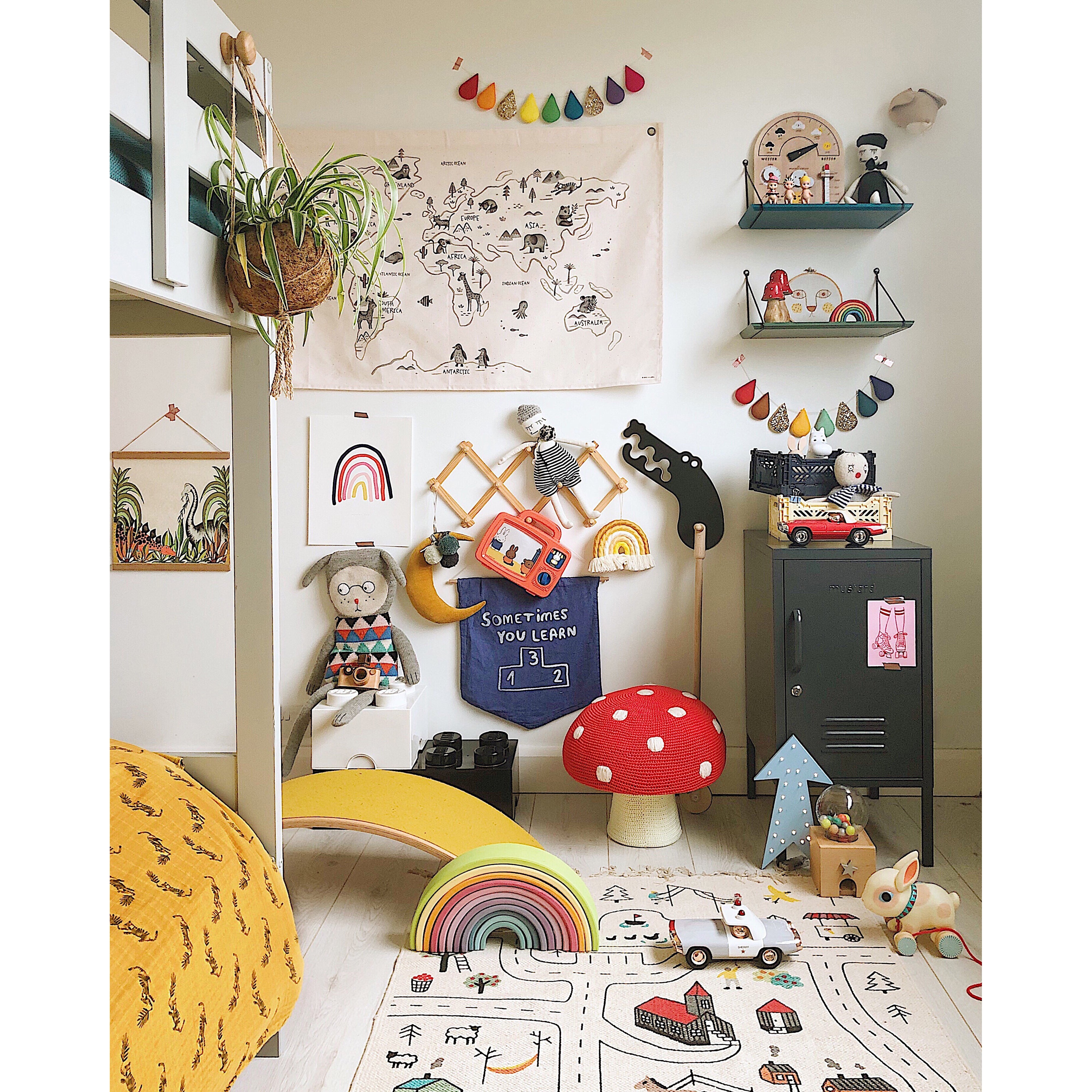 rose-in-april-printed-world-map-on-canvas-english-version- (10)