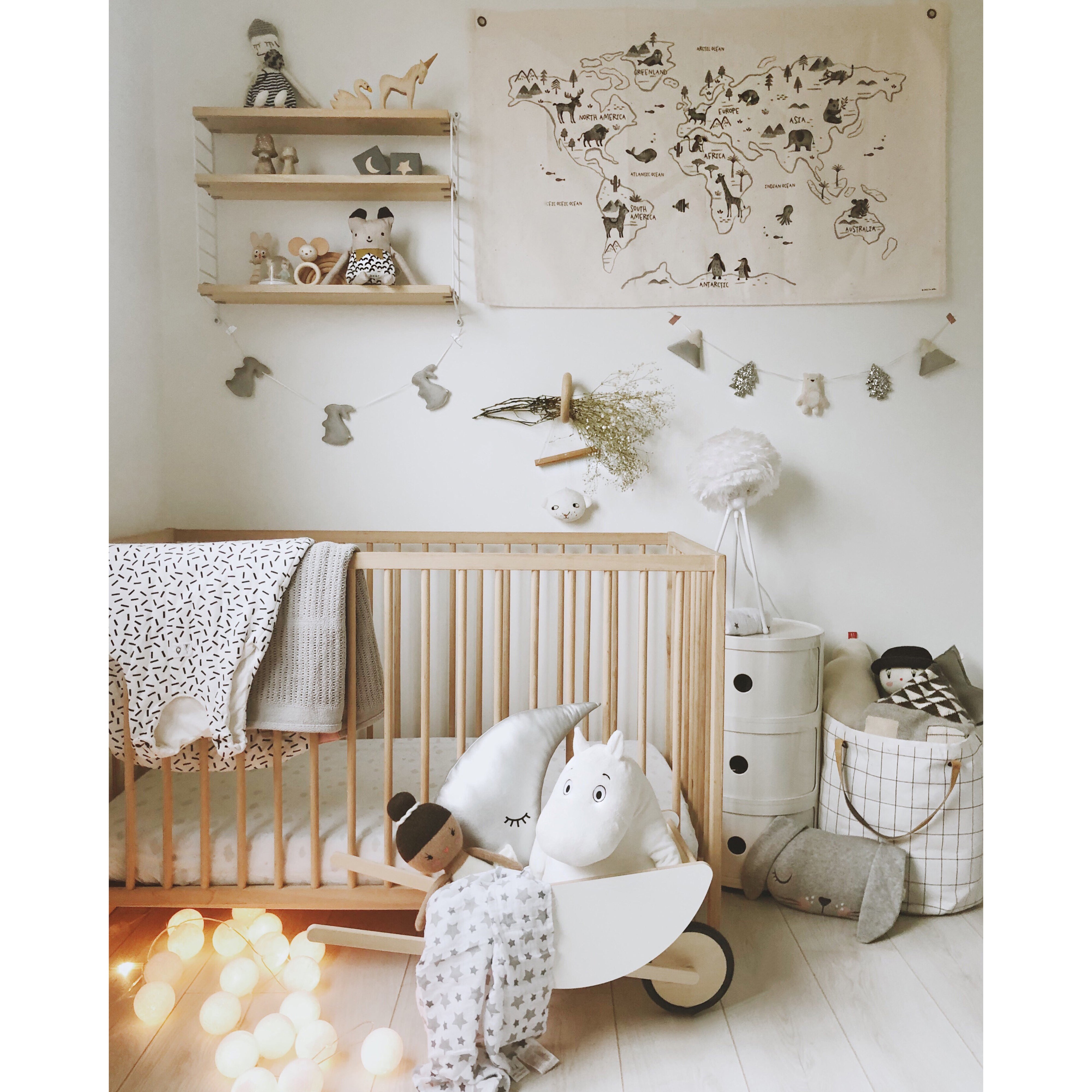 rose-in-april-printed-world-map-on-canvas-english-version- (7)