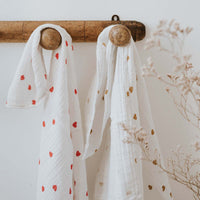 rose-in-april-swaddle-mustard-heart-bianca-print-sw-ria-art000000696- (2)