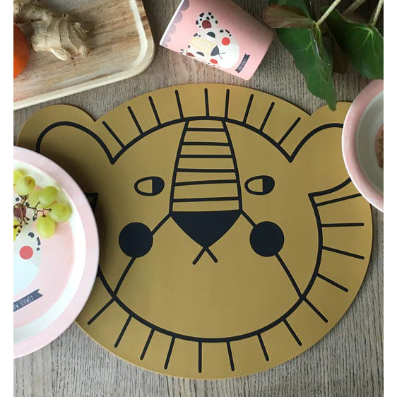 studioloco-mr-lion-placemat-mustard-stul-lion-placemat-mustard- (2)