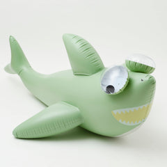 sunnylife-inflatable-giant-sprinkler-shark-tribe-khaki-sunl-s3pspgst- (1)