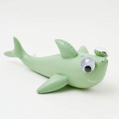 sunnylife-inflatable-sprinkler-shark-tribe-khaki-sunl-s3psprst- (1)