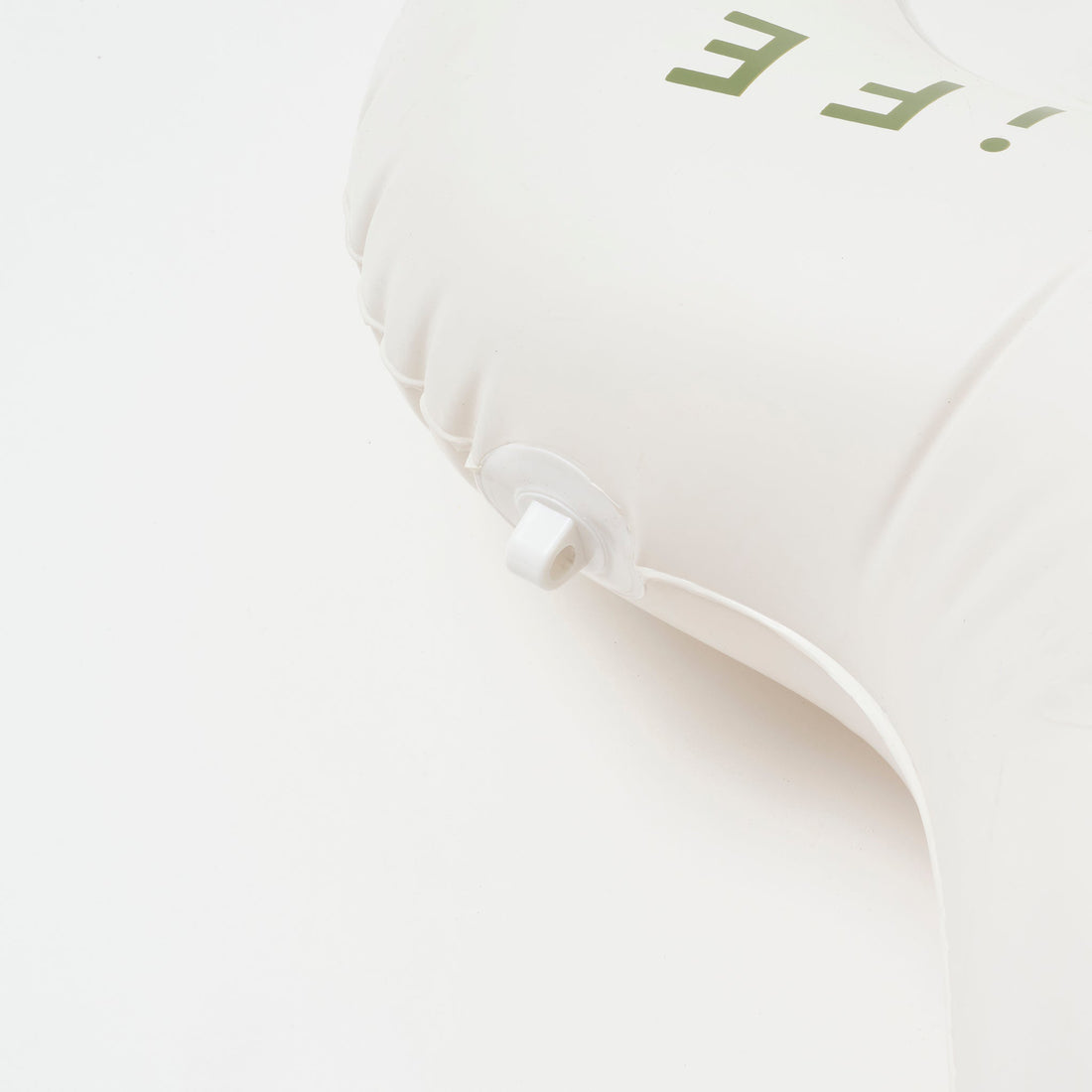 sunnylife-luxe-lie-on-float-camera-olive-sunl-s3llieca- (5)