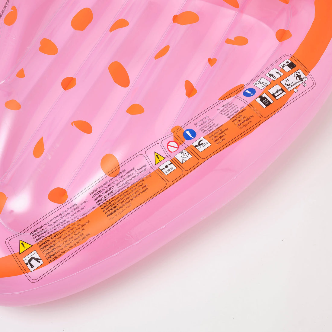 sunnylife-luxe-lie-on-float-strawberry-pink-berry-sunl-s3lliesb- (5)