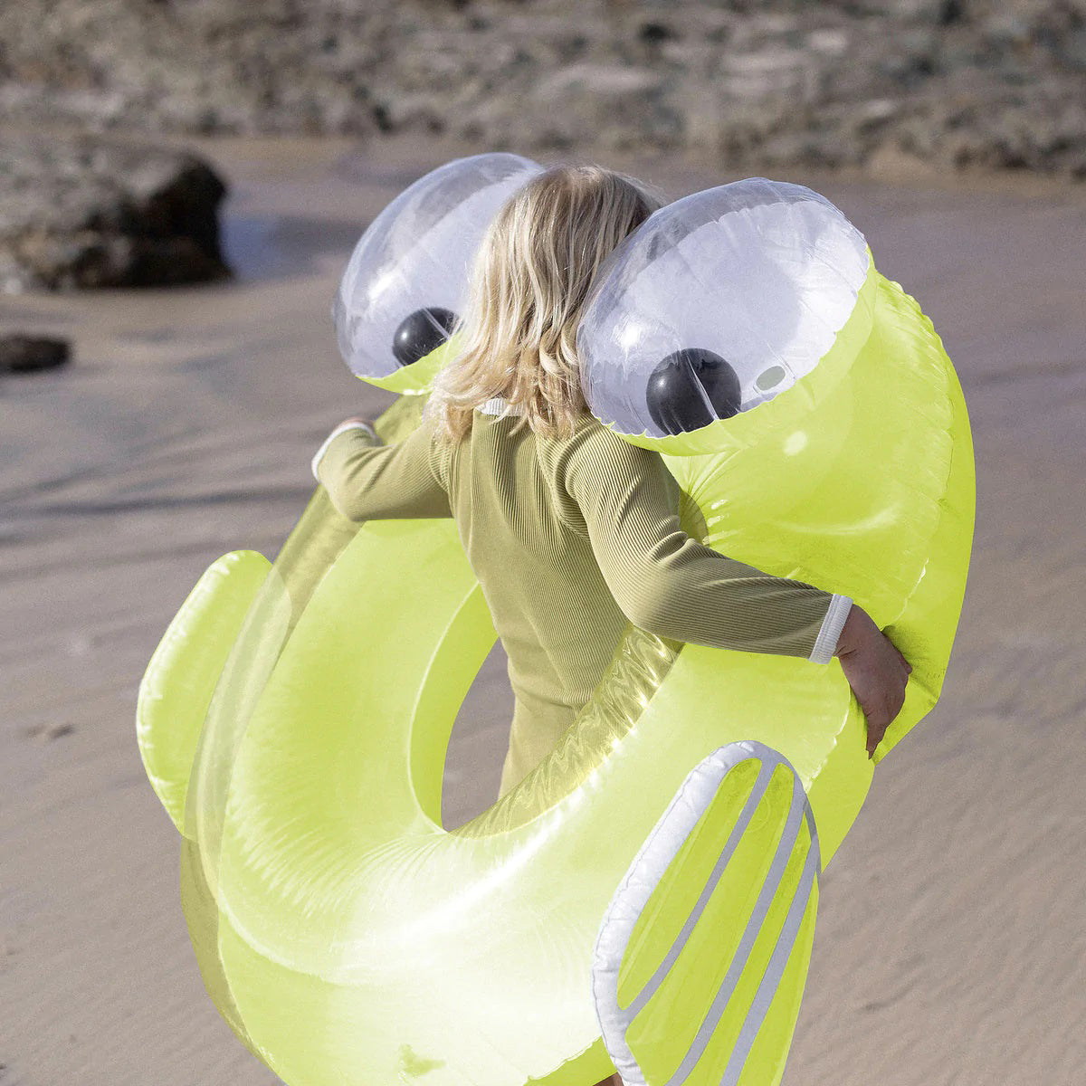 sunnylife-luxe-pool-ring-monty-the-monster-sunl-s2lpoomf- (7)