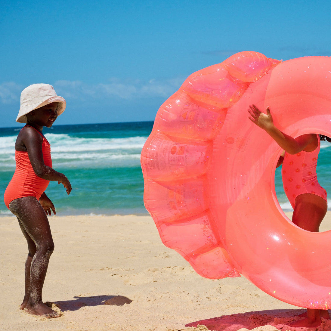 sunnylife-luxe-pool-ring-shell-neon-coral-sunl-s2lpolsh- (6)