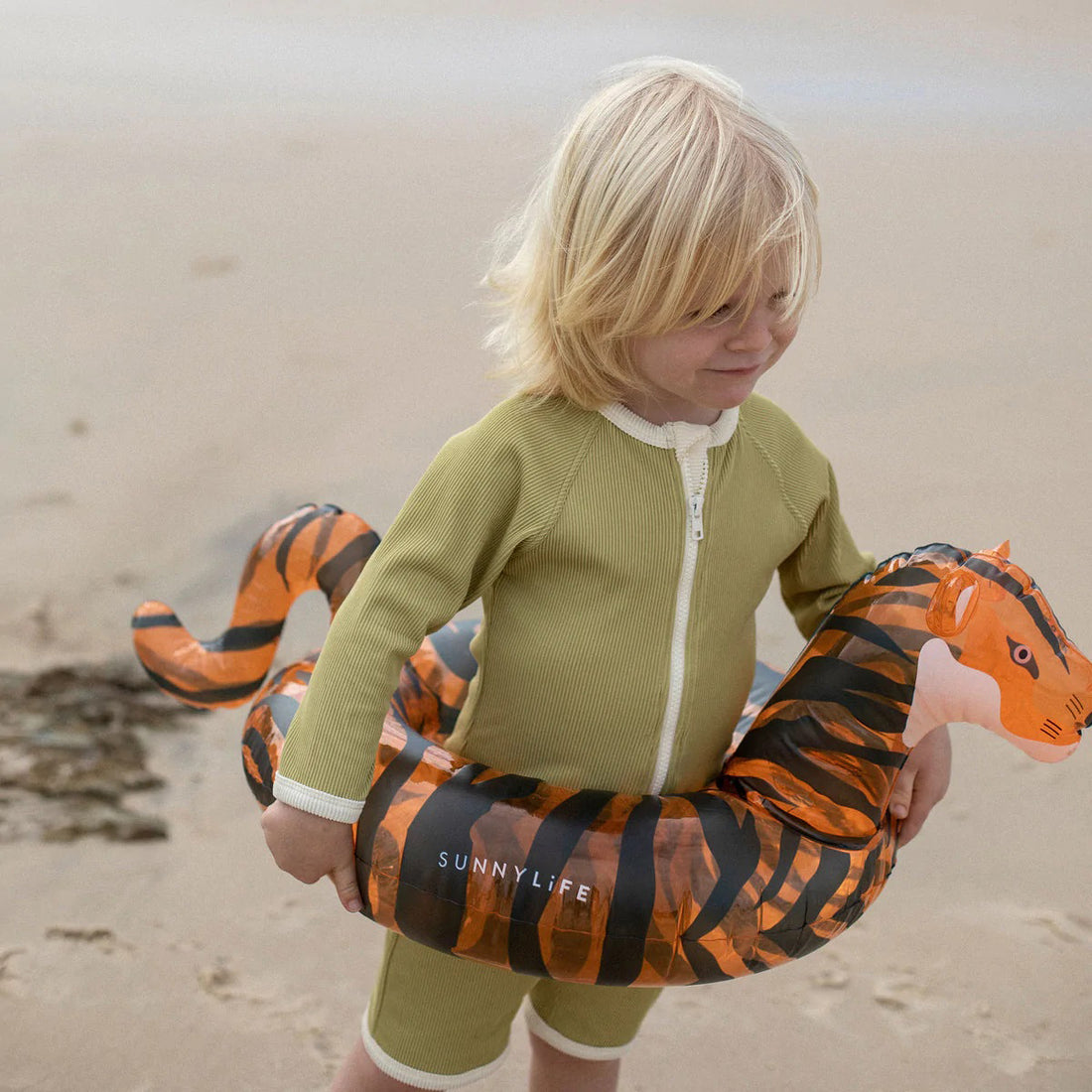 sunnylife-mini-float-ring-tully-the-tiger-sunl-s2lkidti- (3)