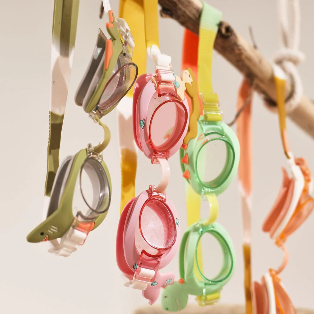 sunnylife-mini-swim-goggles-dino-sunl-s1vgogsu- (6)
