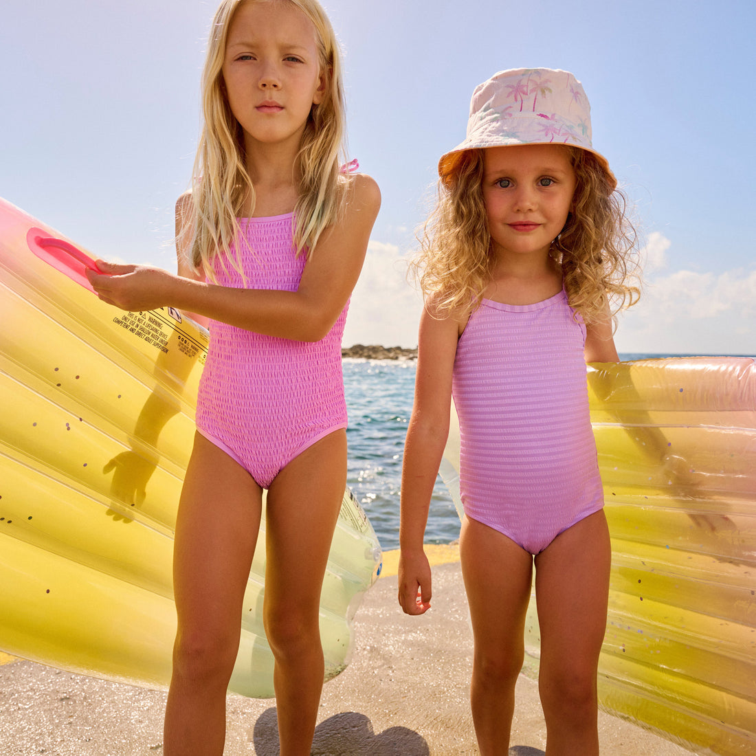 SUNNYLIFE Ride With Me Surfboard Float Rainbow Ombre