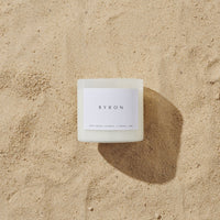 sunnylife-small-scented-candle-byron-white-sunl-s1gscsyw- (5)