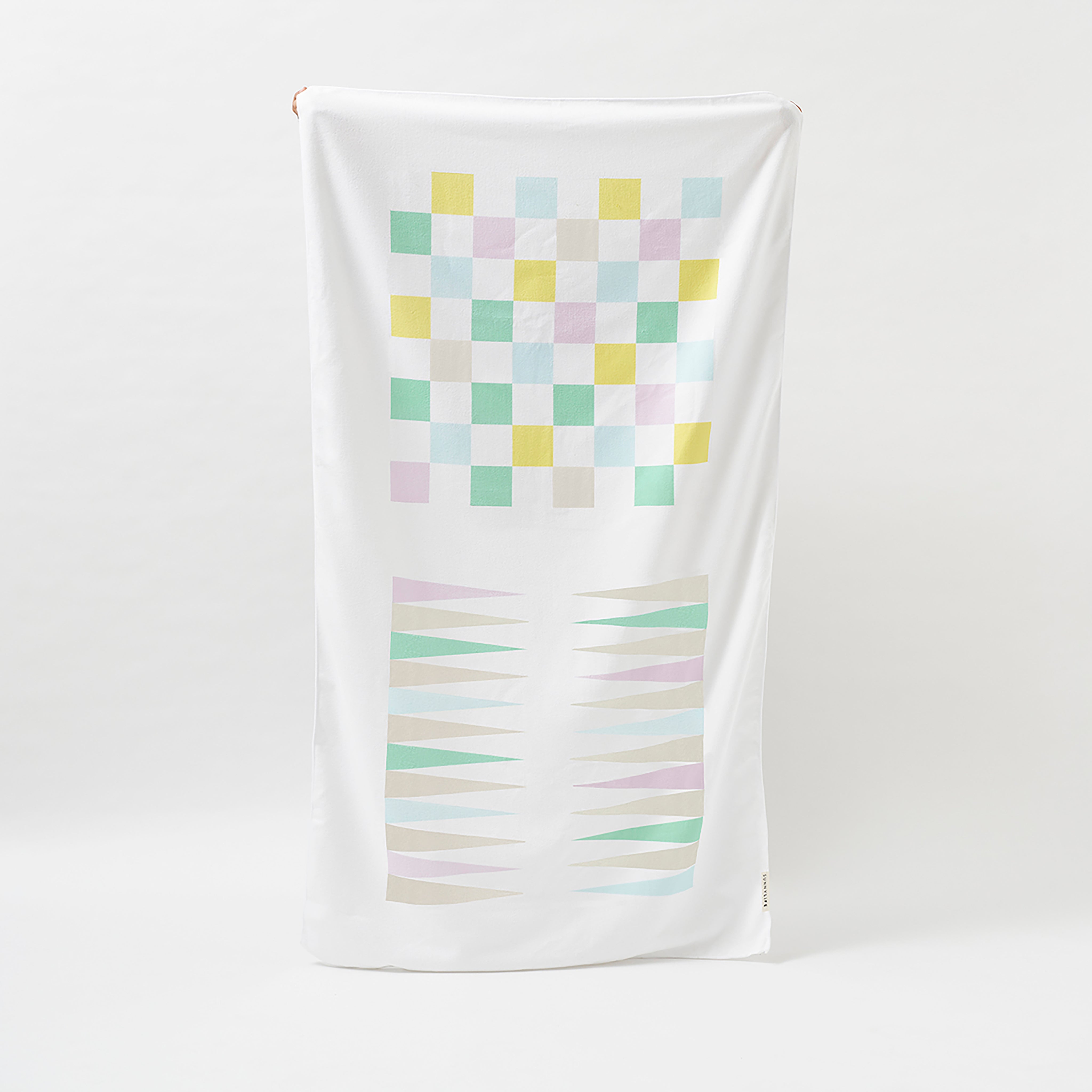 sunnylife-summer-games-towel-multi-sunl-s21gammu- (1)