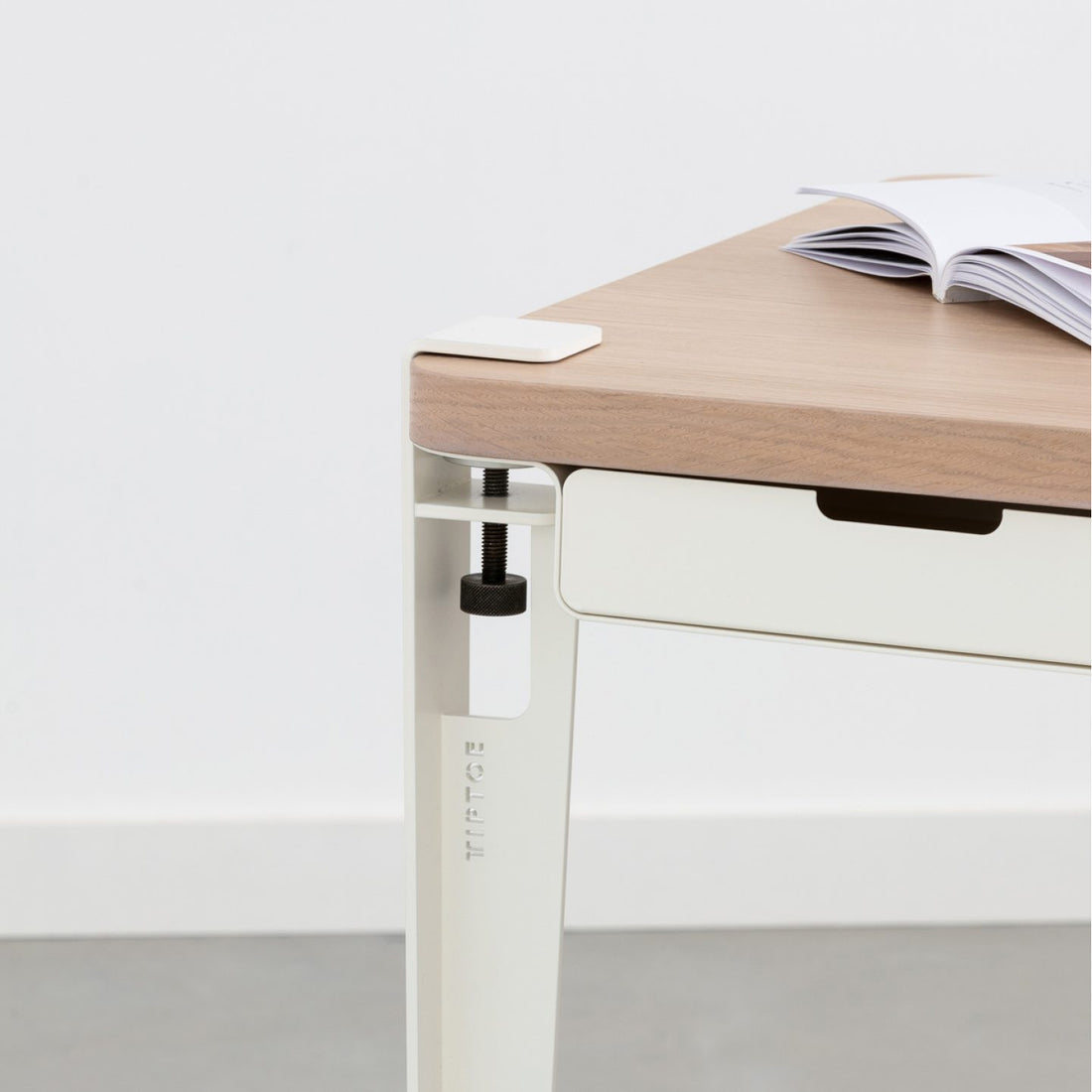 tiptoe-monochrome-desk-cloudy-white-120x60cm-tipt-kdk126030a01100- (4)