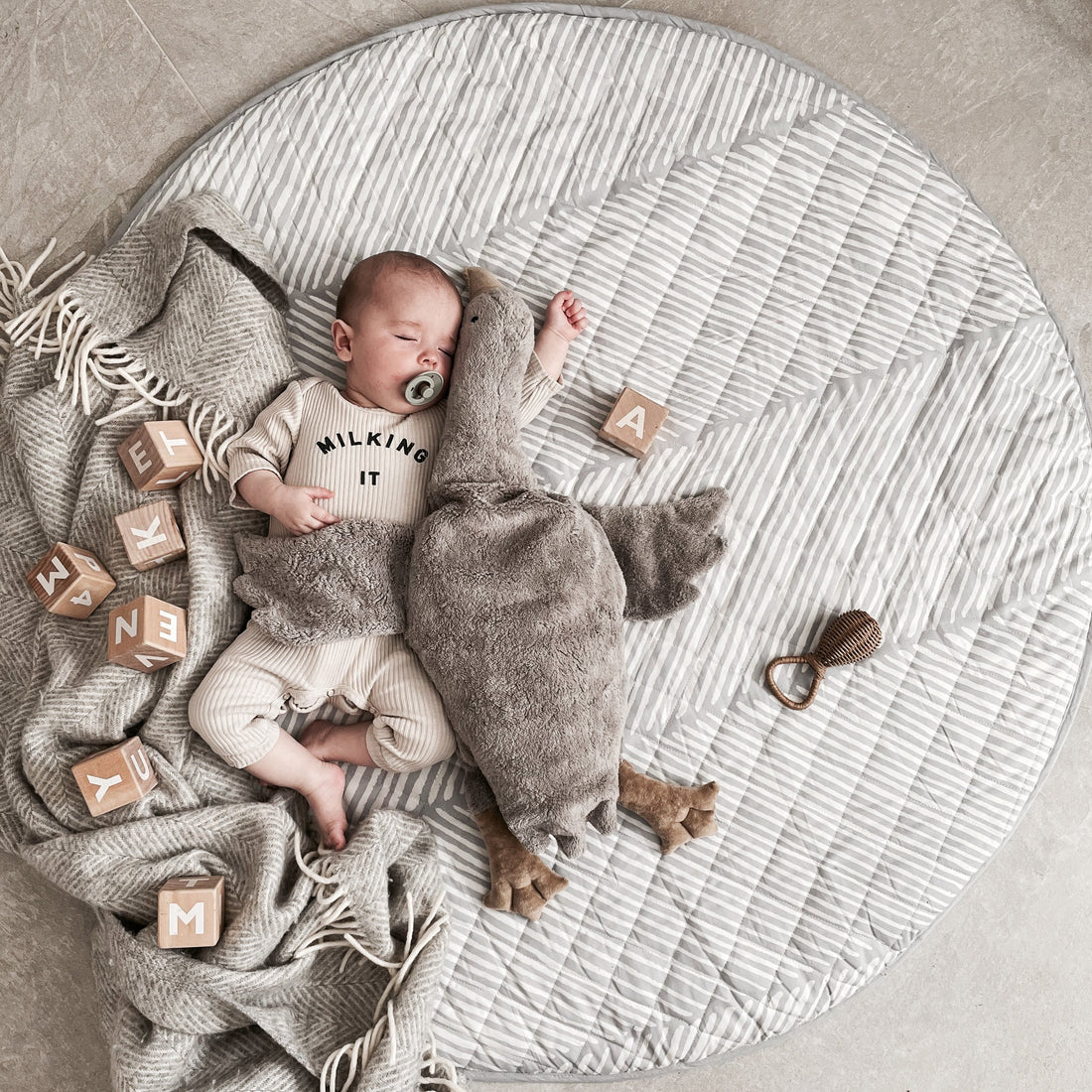 toddlekind-luxe-diaper-free-mat-stone-123cm- (6)