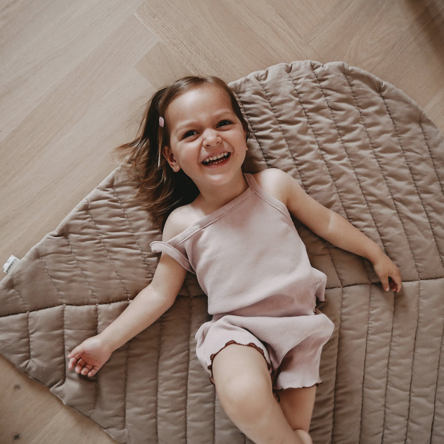 toddlekind-organic-cotton-leaf-mat-tan-128x96cm- (10)