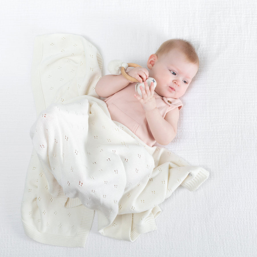 zestt-clover-knit-baby-gift-set-soft-white- (2)